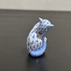 Small Herend 1.5" Blue Fishnet Seated Cat Kitten Kitty EXCELLENT